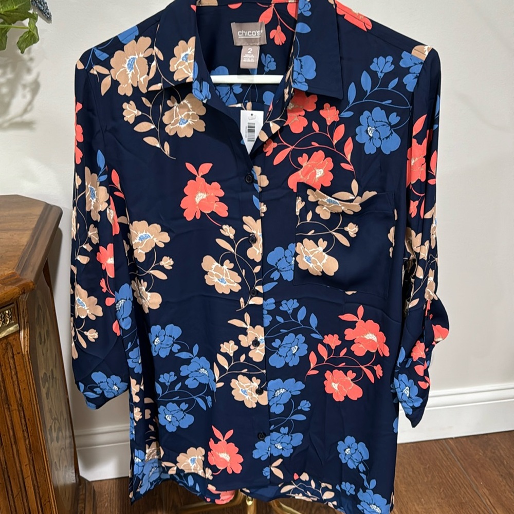 Chicos sz 2 silky print blouse